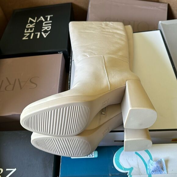 NATURALIZER Genn-Align Boots - Picture 4 of 7